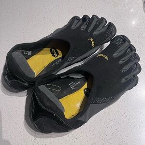 Vibram finger shoes